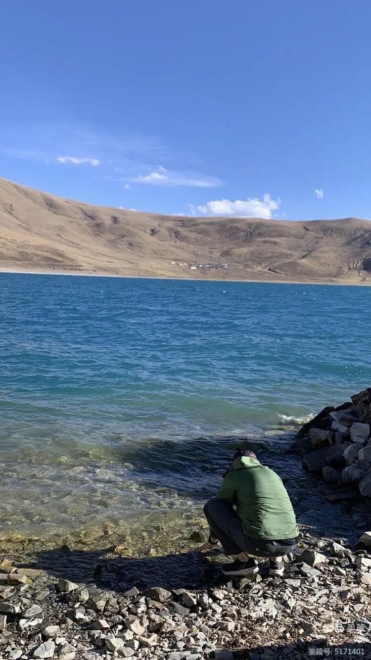 手捧一掬圣水 据说可以清洗人心灵中的烦恼