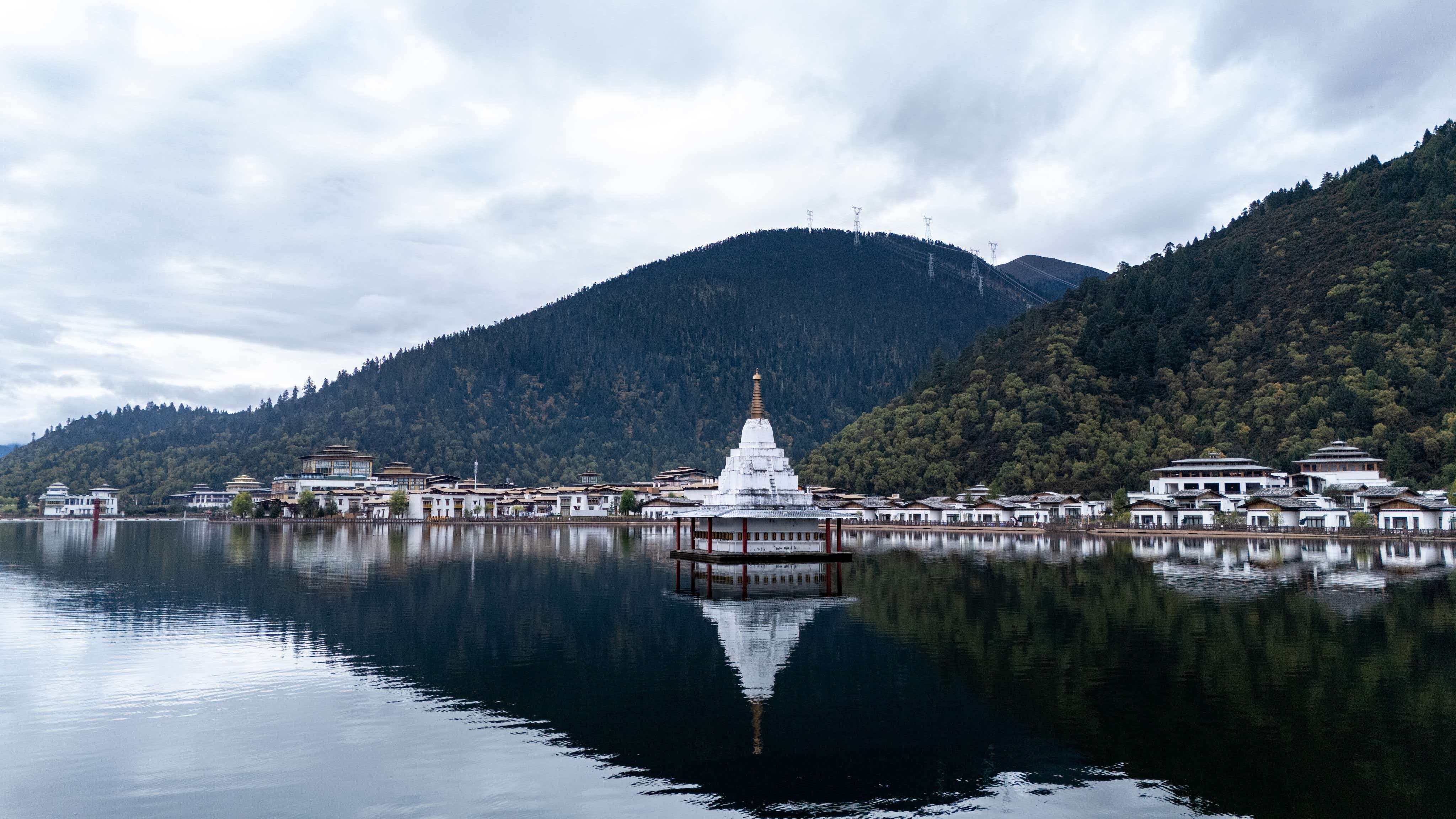鲁朗小镇