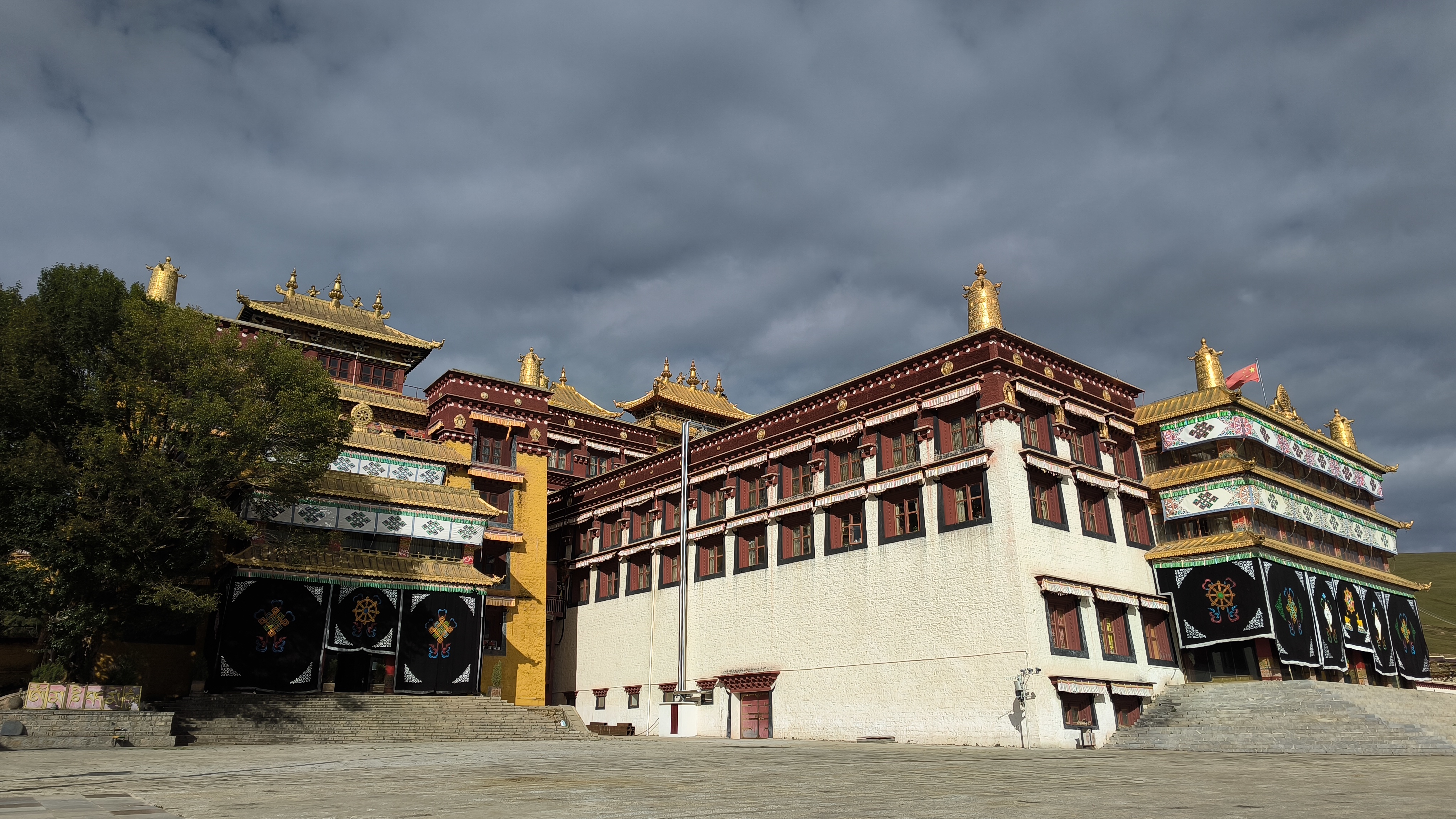 理塘长青春科尔寺